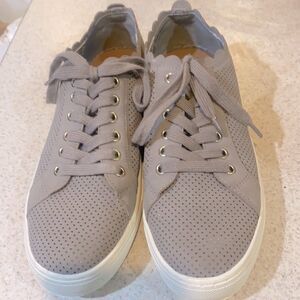 Women’s Indigo Road Soft Gray Leisure Sneakers • Scalloped Edge • Size 8.5